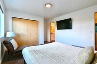 Building Photo - 829 S Main St