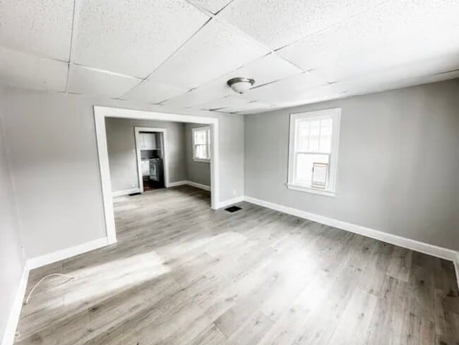 Building Photo - 2 bedroom 1 bath home