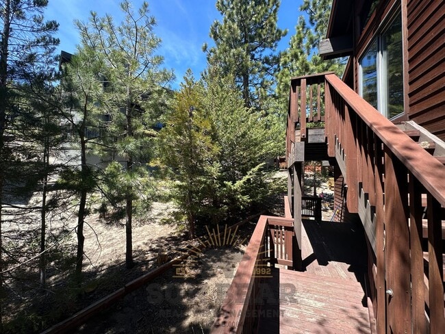 Building Photo - Bright Unfurnished Home with 2 Car Garage!