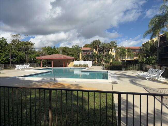 Building Photo - 737 SE 1st Way