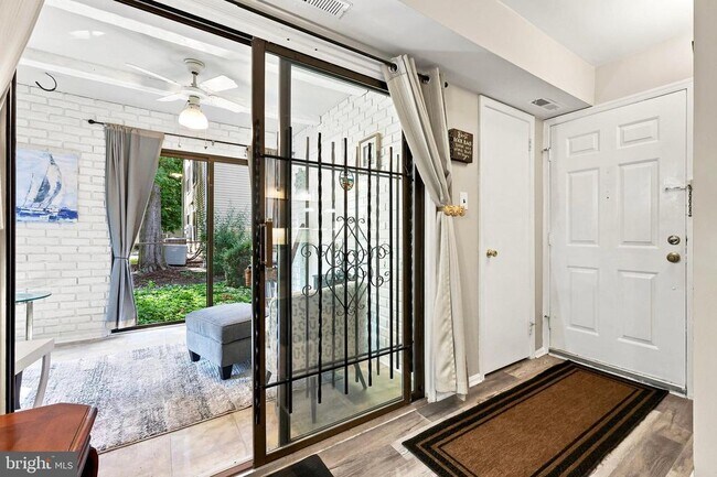 Building Photo - 53A W Bluebell Ln