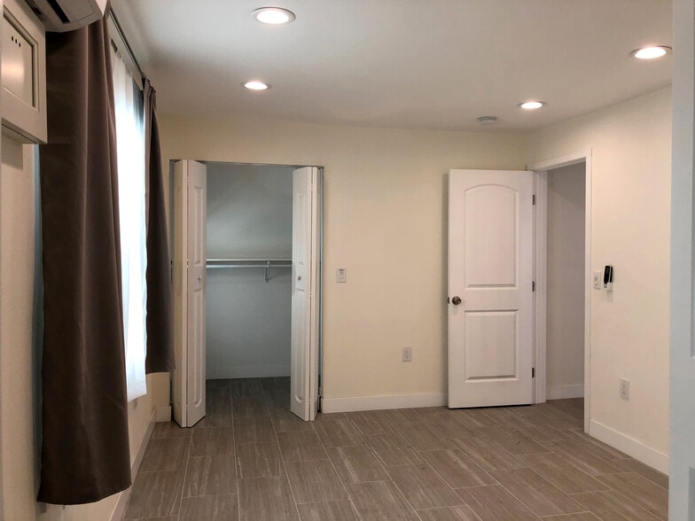 Bedroom 1 - Closet - 115 N San Gabriel Blvd
