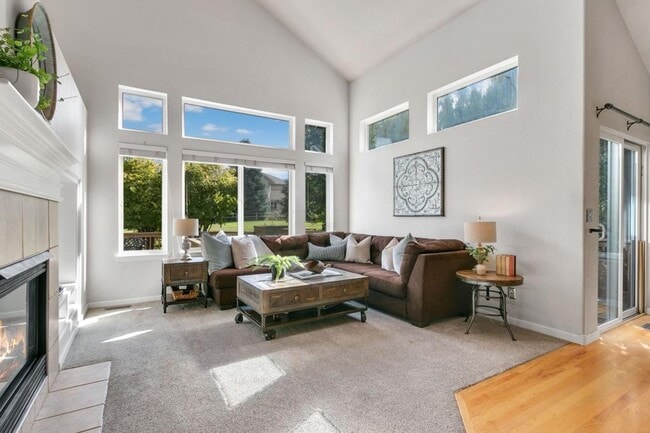 Building Photo - 8100 Lighthouse Ln