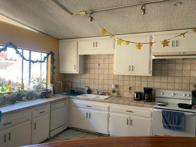 Building Photo - 1111 Cypress Ave