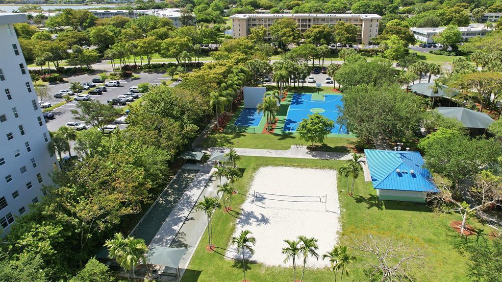 Building Photo - 4015 W Palm Aire Dr
