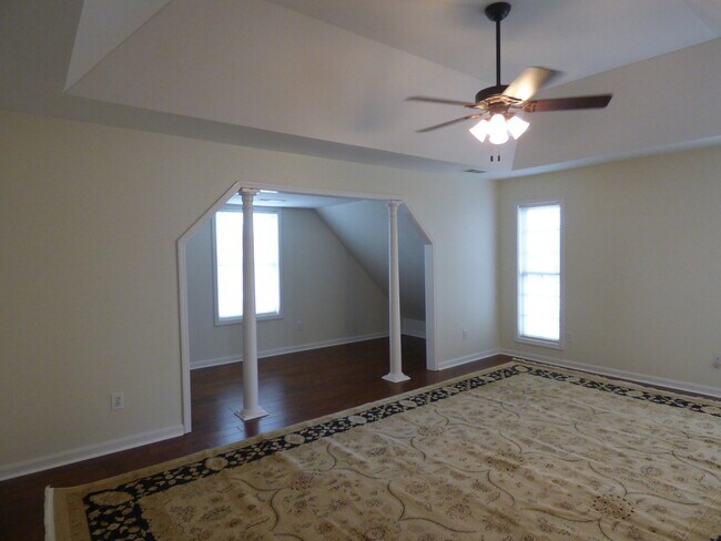 Building Photo - LOVELY HOME in Hamburg; Renovated, Garage, Many Upgrades!