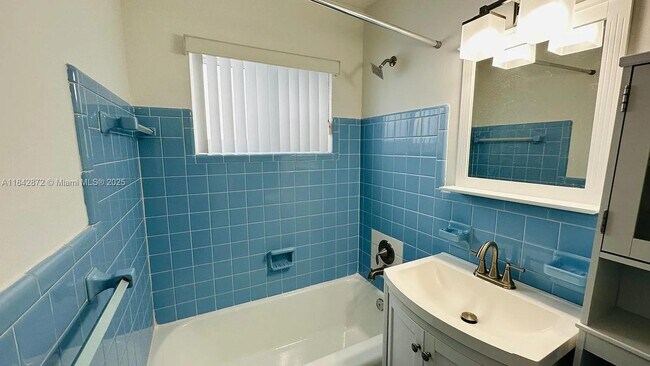 Building Photo - 8855 SW 41st Terrace