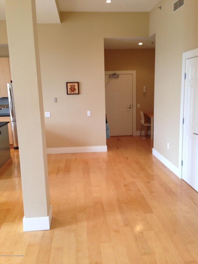 Building Photo - 529 Bogart Pl