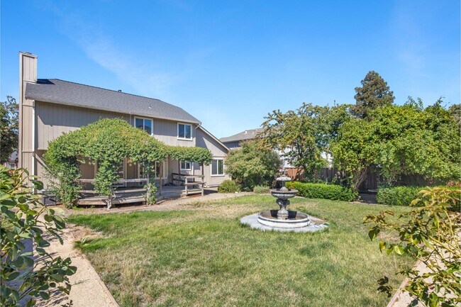 Building Photo - 512 Bluerock Dr