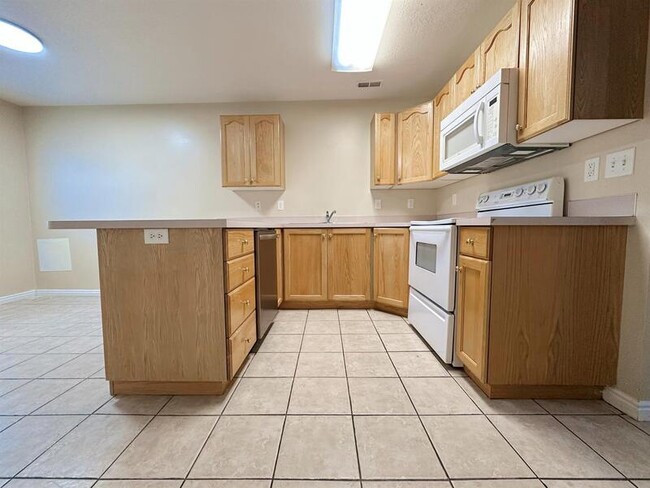 Building Photo - 545 W 350 N