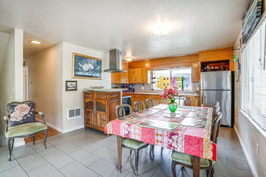 Building Photo - 3600 Grand Ave