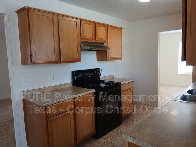 Building Photo - 2255 Lombardy Dr