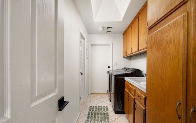 Building Photo - 13019 Queen Palm Ct