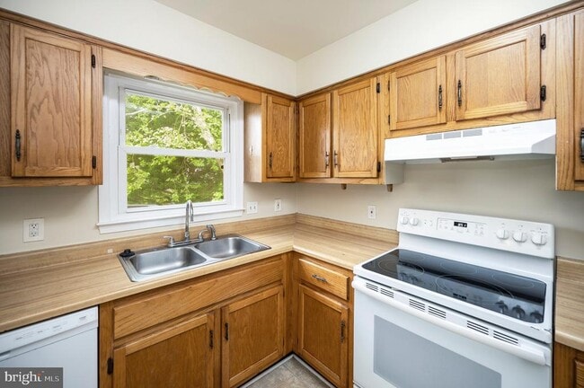 Building Photo - 2111 Mills Dr