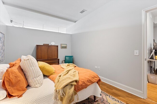 Building Photo - 850 N Lake Shore Dr