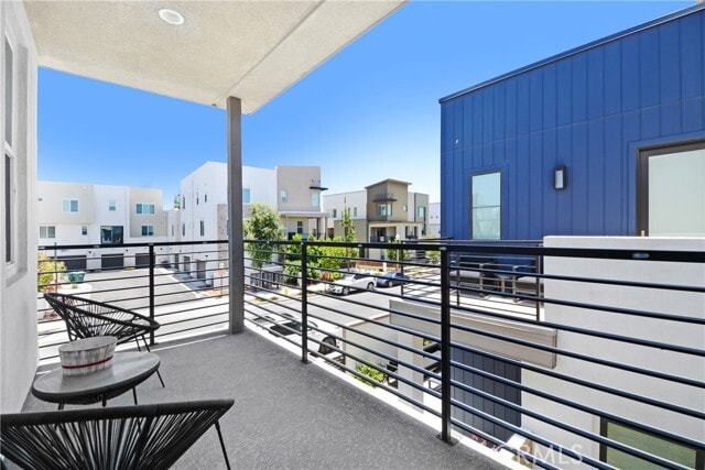 Building Photo - 181 Novel