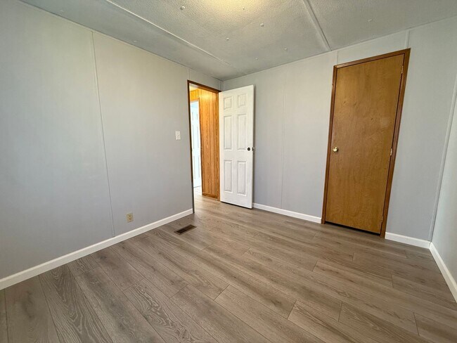 Building Photo - 914 Davenport Rd