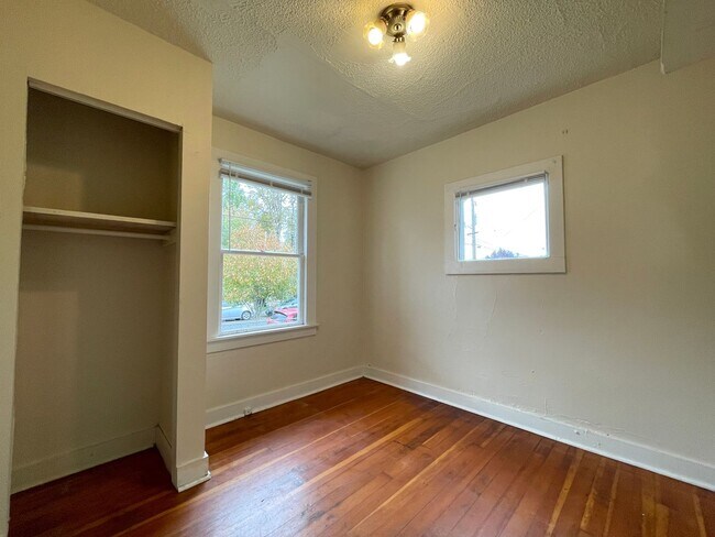Building Photo - House Near Mississippi Ave with Fenced Yard