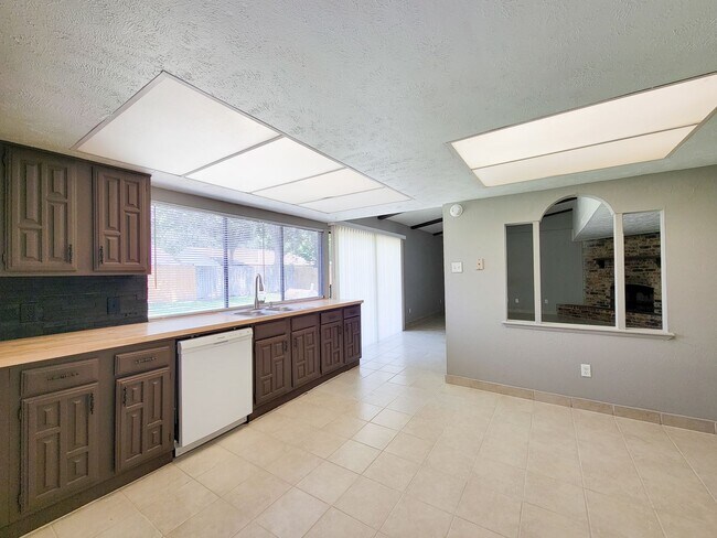 Building Photo - NICE 3 BEDROOM 2 BATH RENTAL HOME IN CY FA...