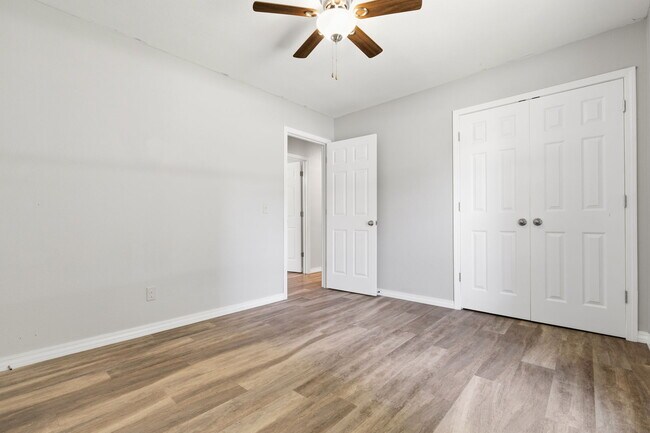 Building Photo - Ridgecrest