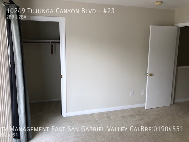 Building Photo - GORGEOUS REMODELED TWO BEDROOM CONDO IN TU...