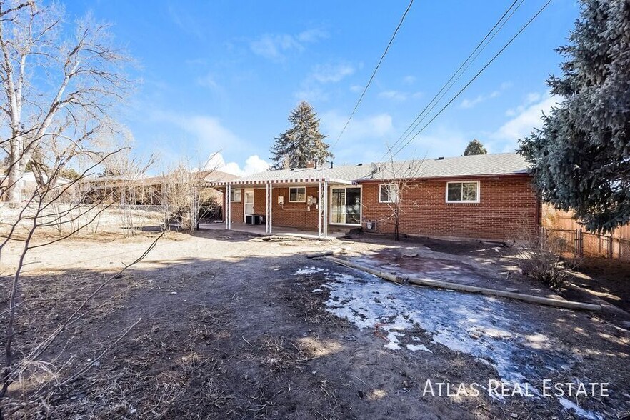 Building Photo - 2106 Glenn Summer Rd