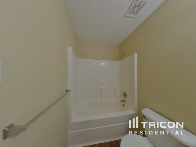 Building Photo - 537 Linacre Dr