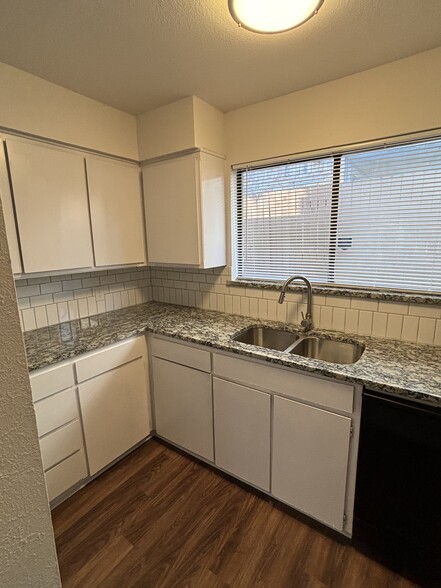 Building Photo - 511 Crowley Rd