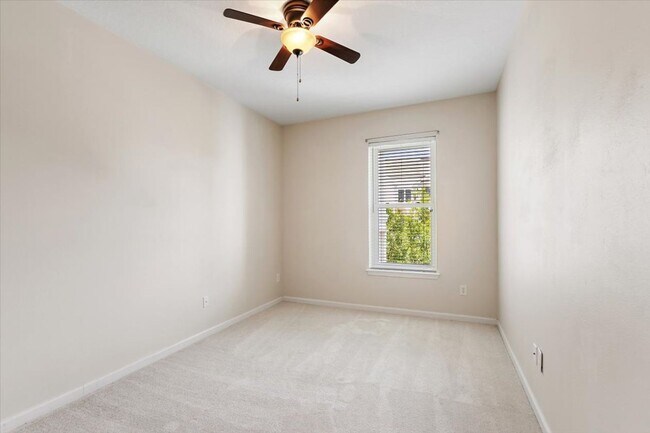 Building Photo - Great Condo in Wolf Creek!