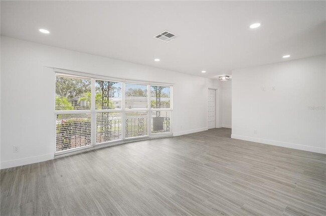 Building Photo - 3916 Doral Dr