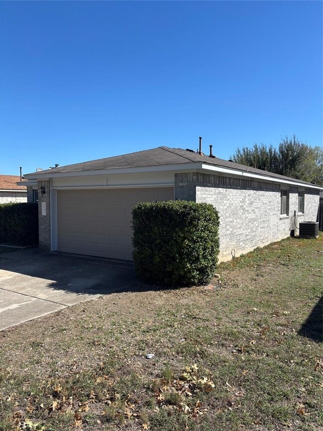 Building Photo - 127 Salado Dr