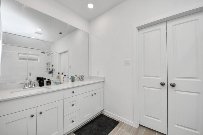 Building Photo - 8202 Tempest Stone Dr