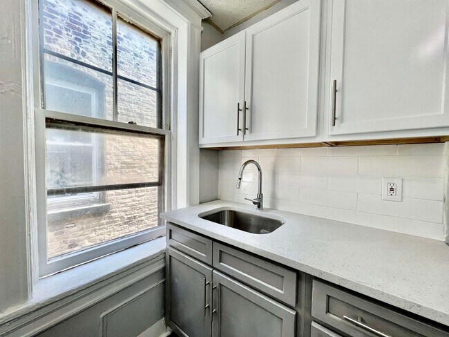 Building Photo - 100 Romaine Ave