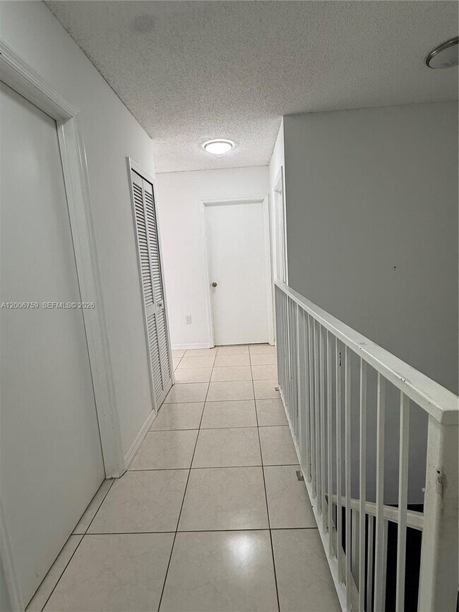 Building Photo - 9940 SW 146th Ct