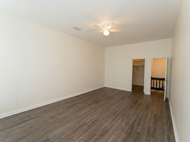 Building Photo - 235 King St