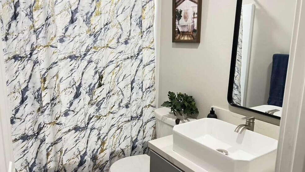 Building Photo - 1059 Gillespie Dr