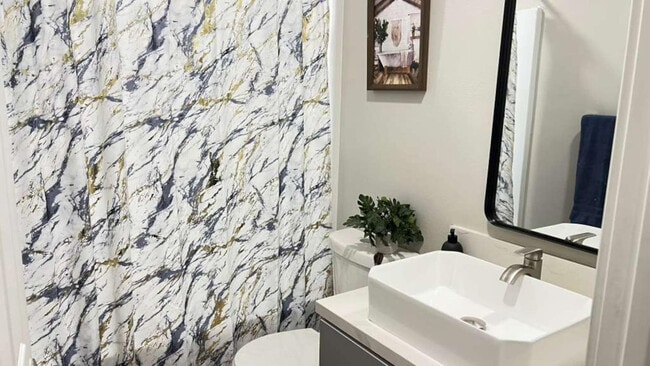 Building Photo - 1059 Gillespie Dr