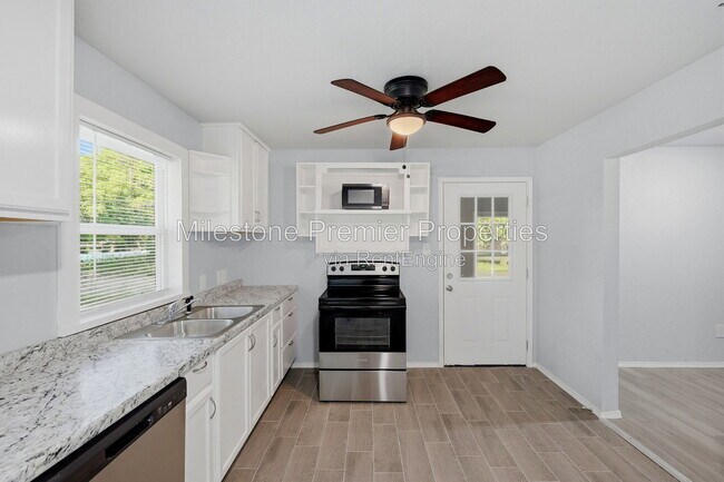 Building Photo - 718 W Belden St