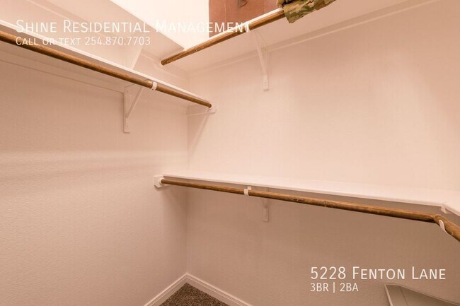 Building Photo - 5228 Fenton Ln