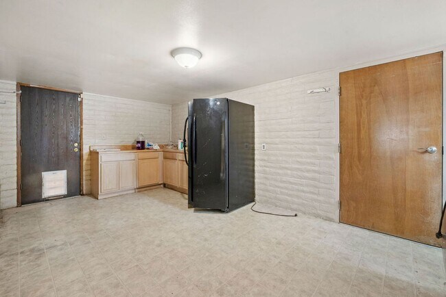 Building Photo - Eastside 4 Bedroom Home with Pool