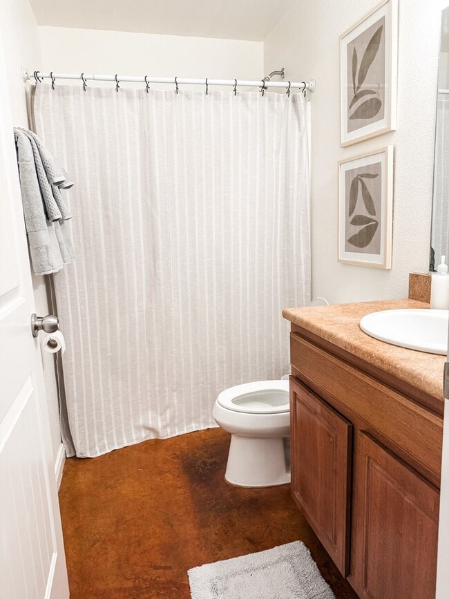 Building Photo - 486 Bridle Path