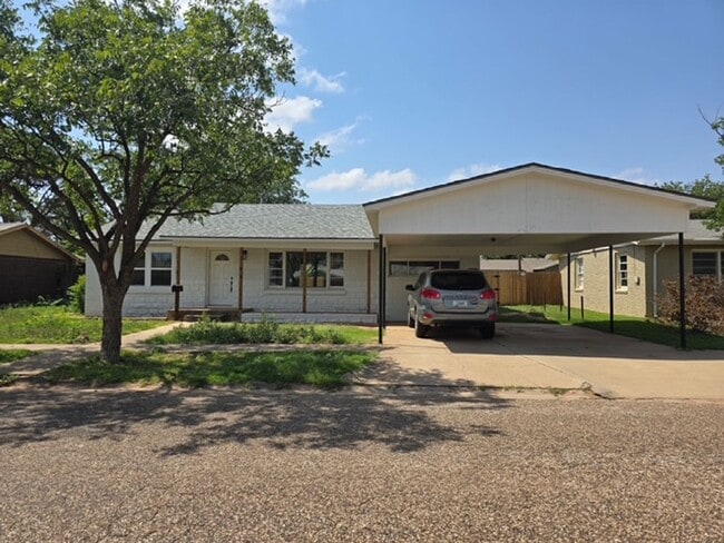 Primary Photo - Beautifully Remodeled 3 bedroom Rental in ...