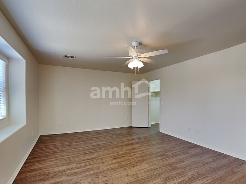 Building Photo - 18554 W Mariposa Dr