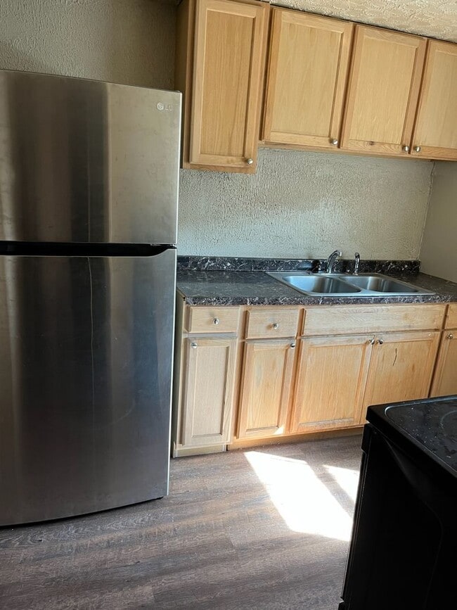 Building Photo - 630 N 4th Toronto