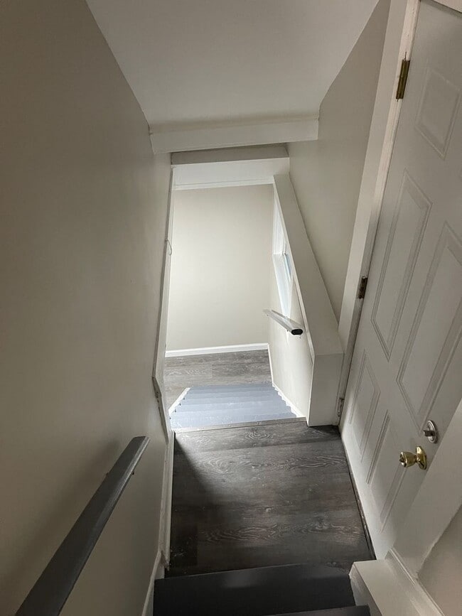 Building Photo - Newly remodeled 3 Bedroom 2.5 Bathroom House