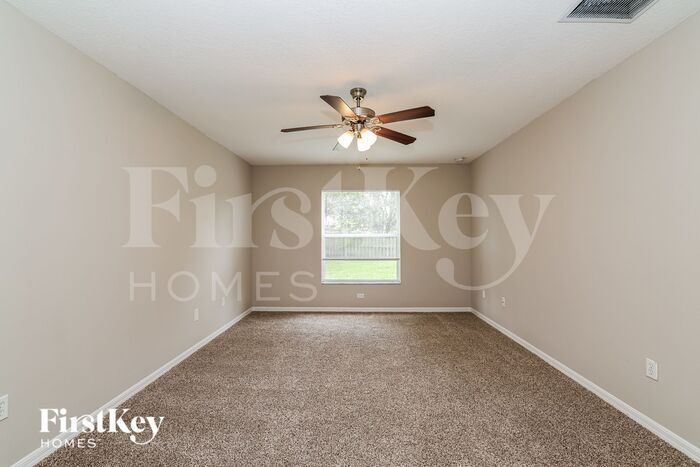 Building Photo - 422 SW Cherryhill Rd