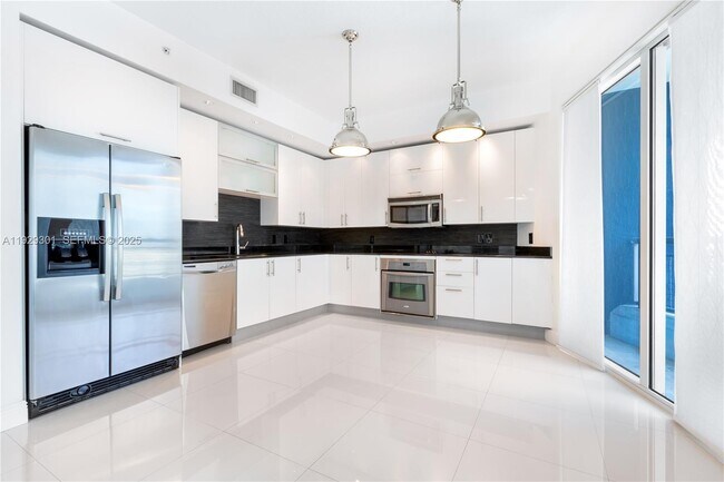 Building Photo - 60 SW 13th St