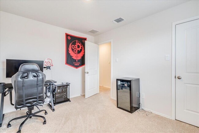 Building Photo - 125 Frogmore Lp