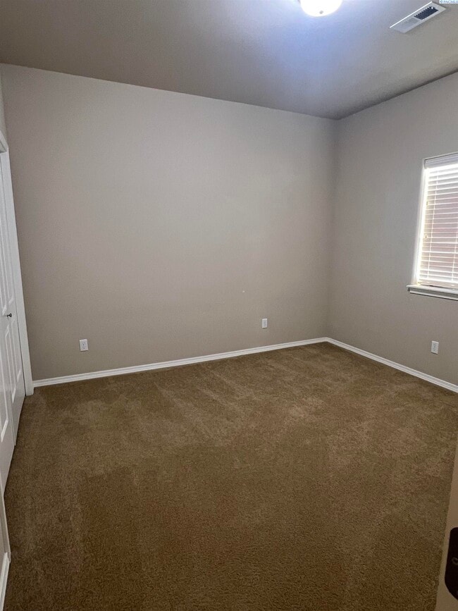 Building Photo - Sourthridge Area for rent