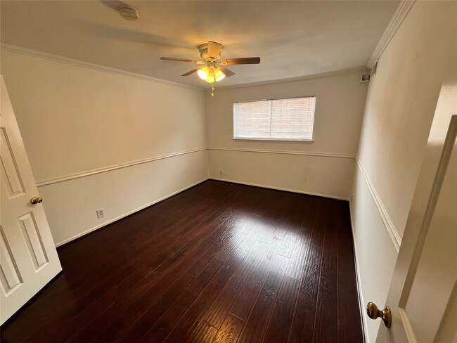 Building Photo - 919 S Ripple Creek Dr
